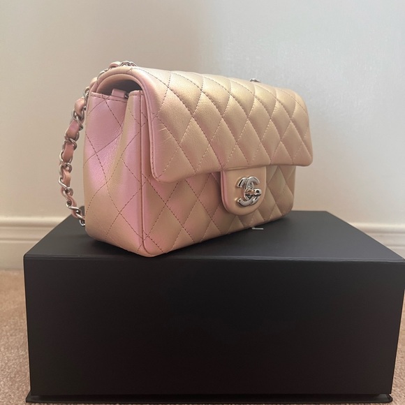 AUTHENTIC - CHANEL MINI - 21K PINK IRIDESCENT - Picture 6 of 11